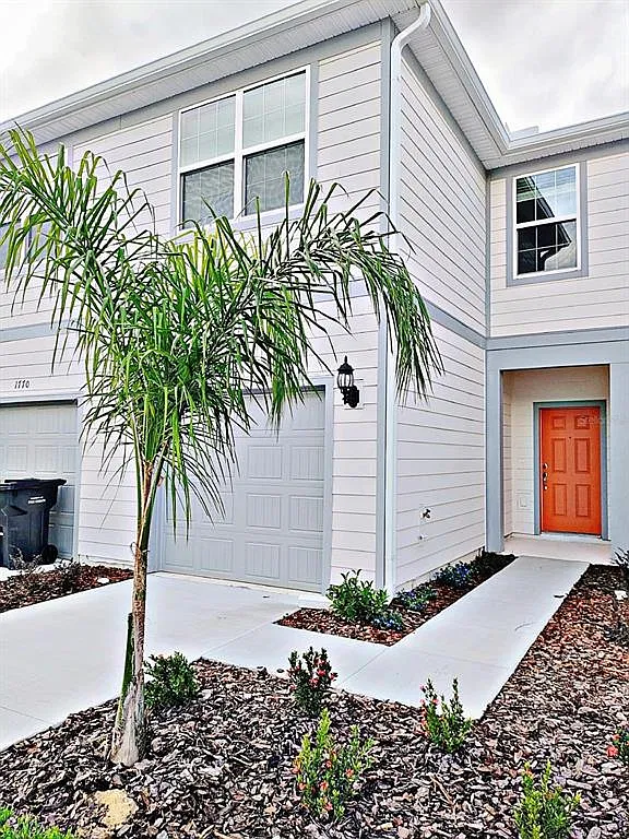 3 bed, 2.5 bath, 1699 sqft, $1,995 — Photo 2