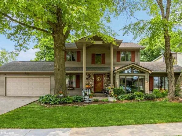 1232 Oakes Dr, Iowa City, IA 52245