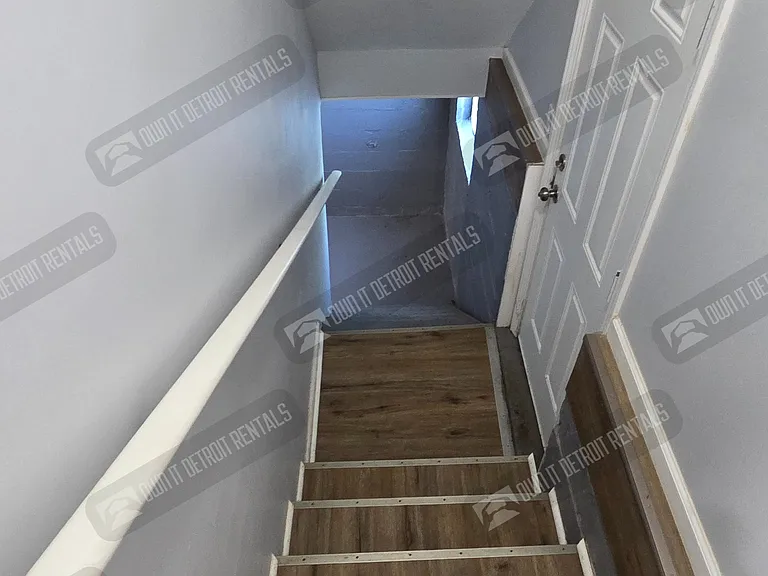 145 Waverly St — Photo 31