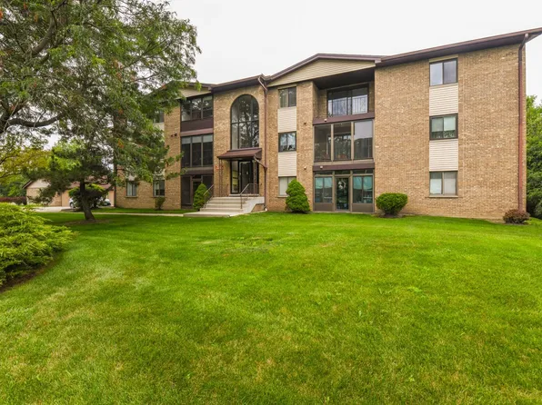 11111 S Kean Ave APT 302, Palos Hills, IL 60465
