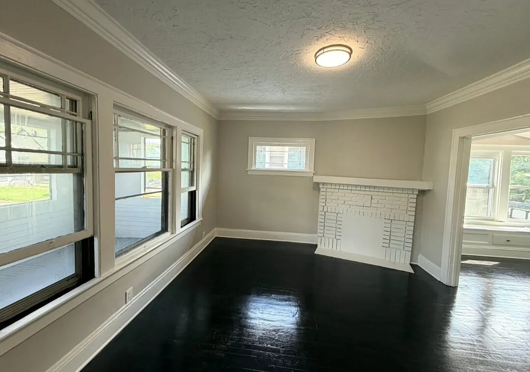 3 bed, 1.0 bath, 1070 sqft, $1,275 — Photo 2