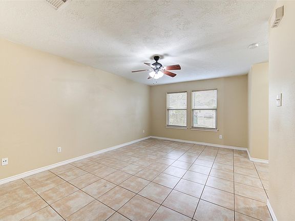 4th image of 605 Center St #B