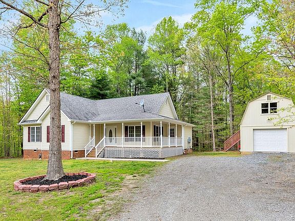 4th image of 339 Carpenter Ln