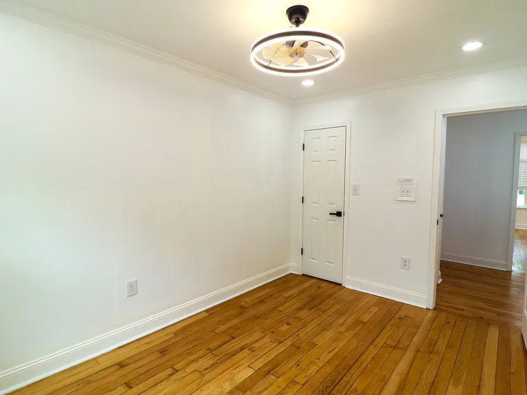 1205 E 53rd St — Photo 6