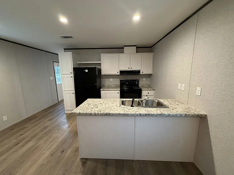 204 Lakeside Garden Cir #204 — Photo 10