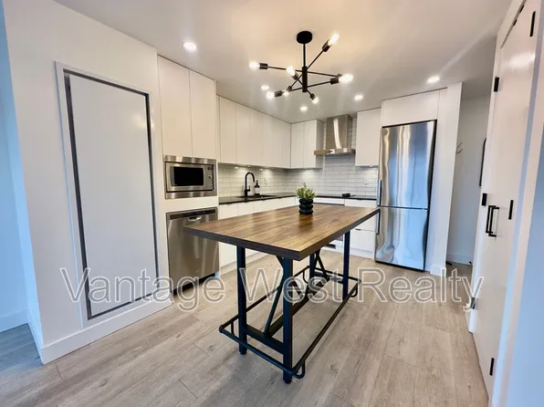 1471 Saint Paul St #711, Kelowna, BC V1Y 0K7