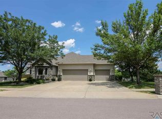 2312 E Saint George Dr, Sioux Falls, SD 57103
