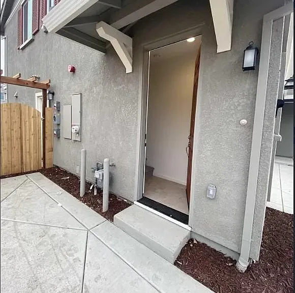 Entrance to the apartment.