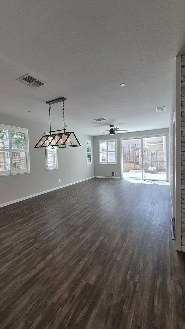 Beautiful 3-Bedroom, 2.5-Bathroom Home in Rocklin — Photo 4