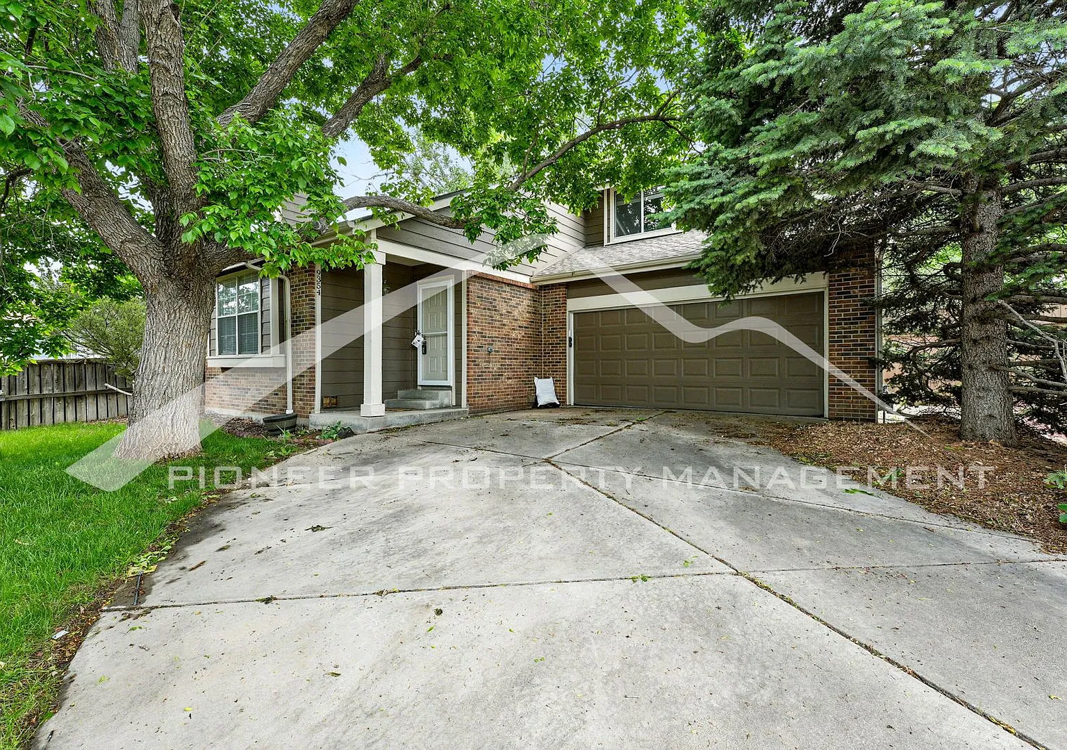 Spacious Home with Fenced Yard and Central AC — Photo 1