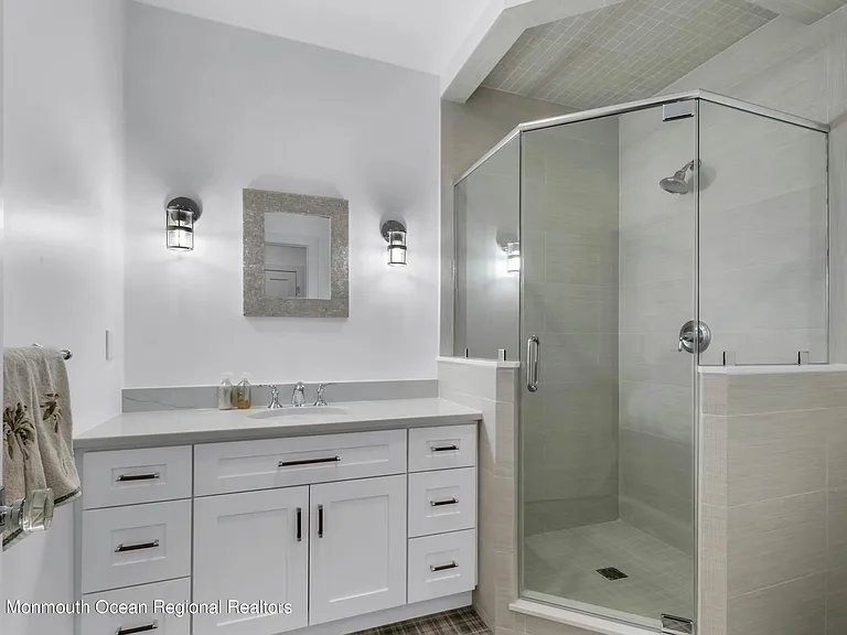 27 Tuttle Ave — Photo 40