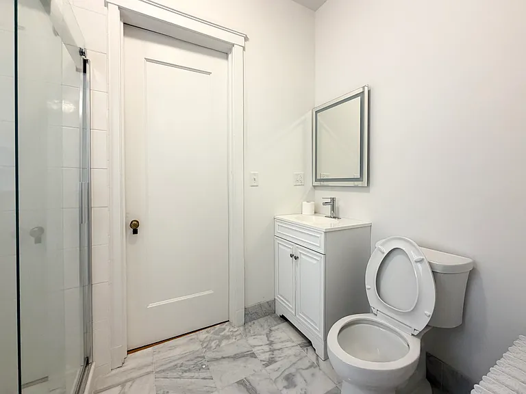 415 W Surf St #1A — Photo 19