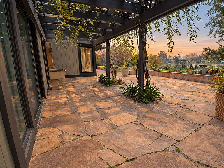 1118 Marina Cir — Photo 12