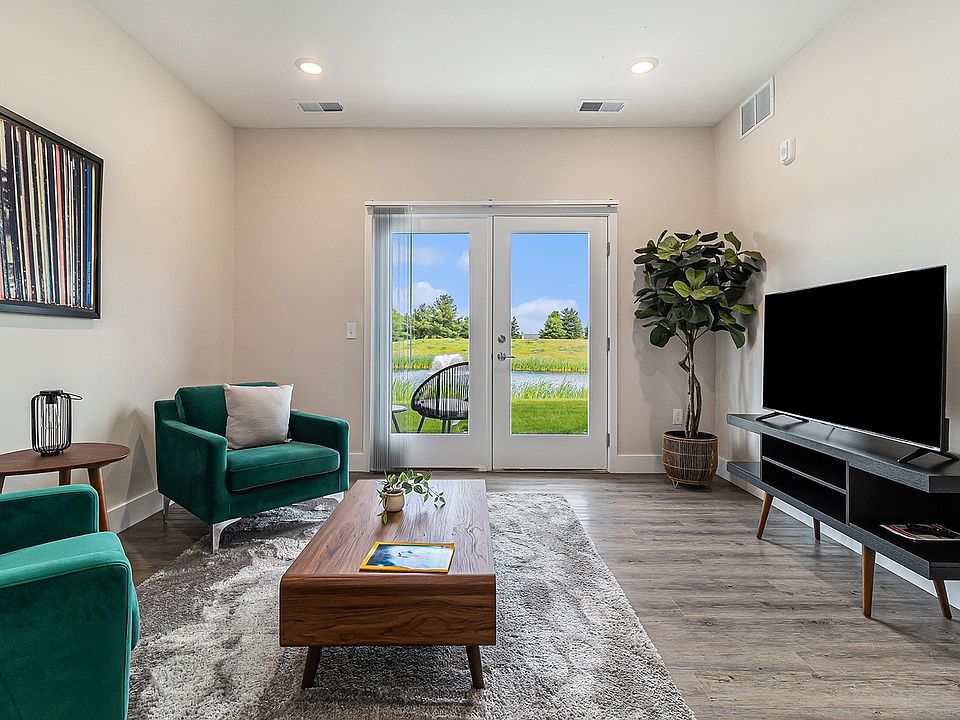 Spacious 1-Bedroom Living Room