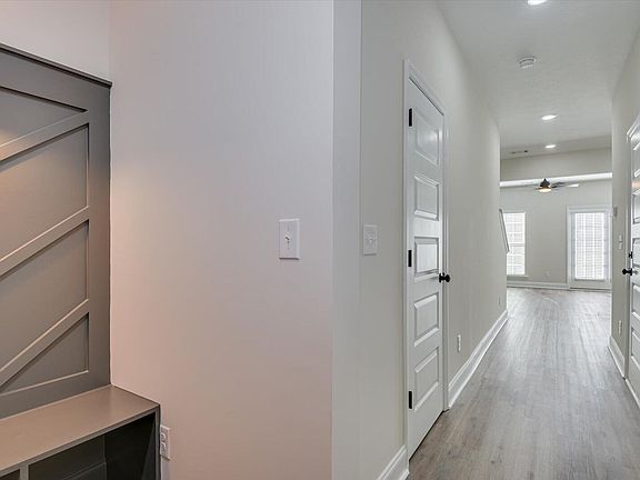5th image of 312 W Clifton Ave