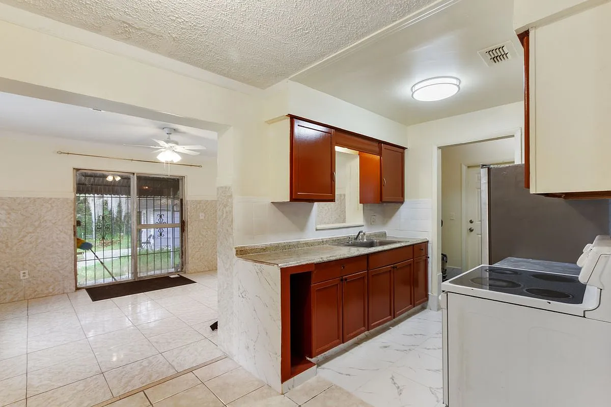 3 bed, 2.0 bath, 1280 sqft, $1,700 — Photo 4