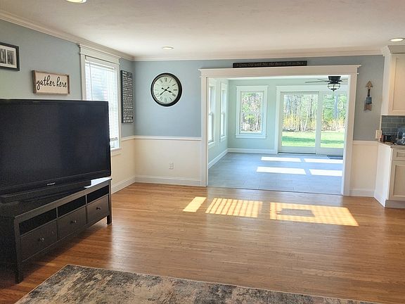 3rd image of 390 Read St