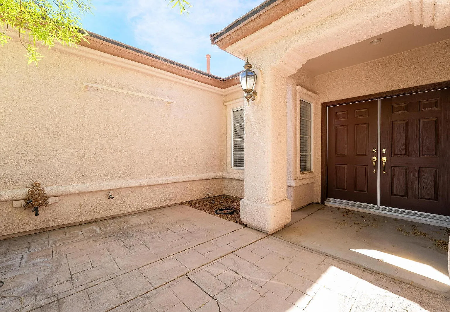 3 bed, 2.5 bath, 2321 sqft, $2,500 — Photo 3