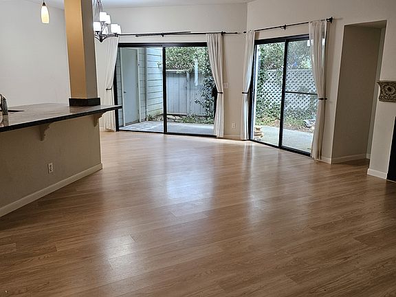 5th image of 2605 Willowbrook Ln Unit 41