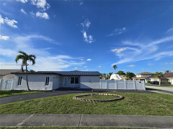 11651 NW 40th Pl, Sunrise, FL 33323