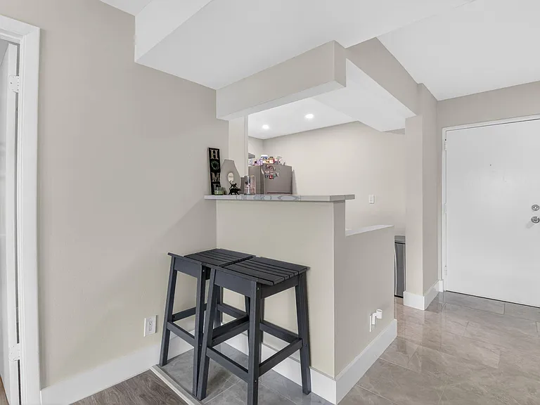 480 NW 20th St #205 — Photo 4