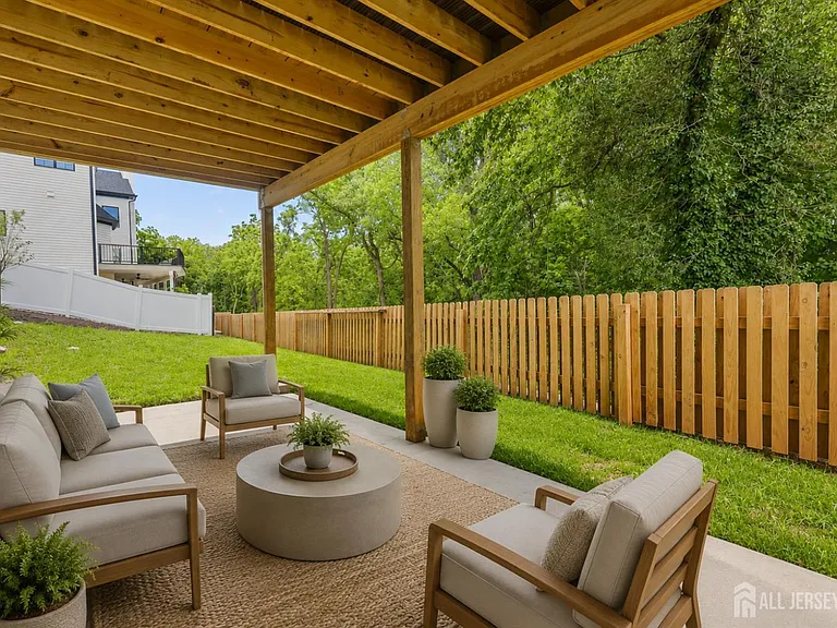 11 Scarlet Dr — Photo 29