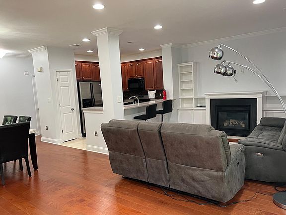 3rd image of 252 Riverwalk Way #Q183