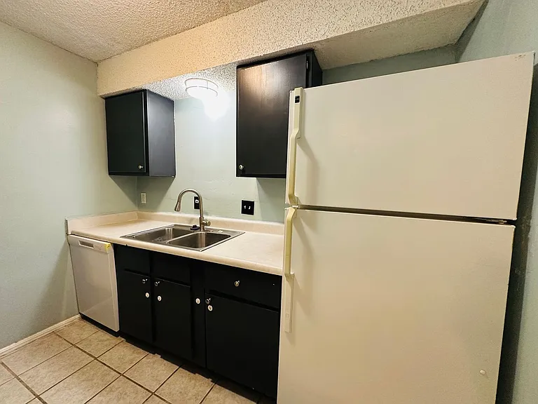 6034 Nw Expy #B — Photo 7