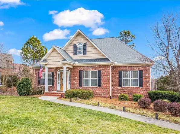 157 Red Hawk Ln, Winston Salem, NC 27107