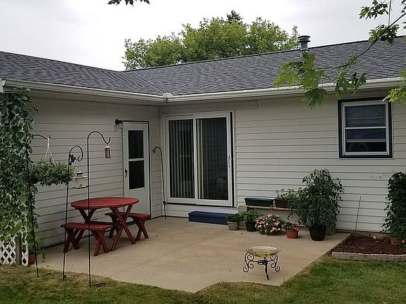 Patio- entry to garage & BR