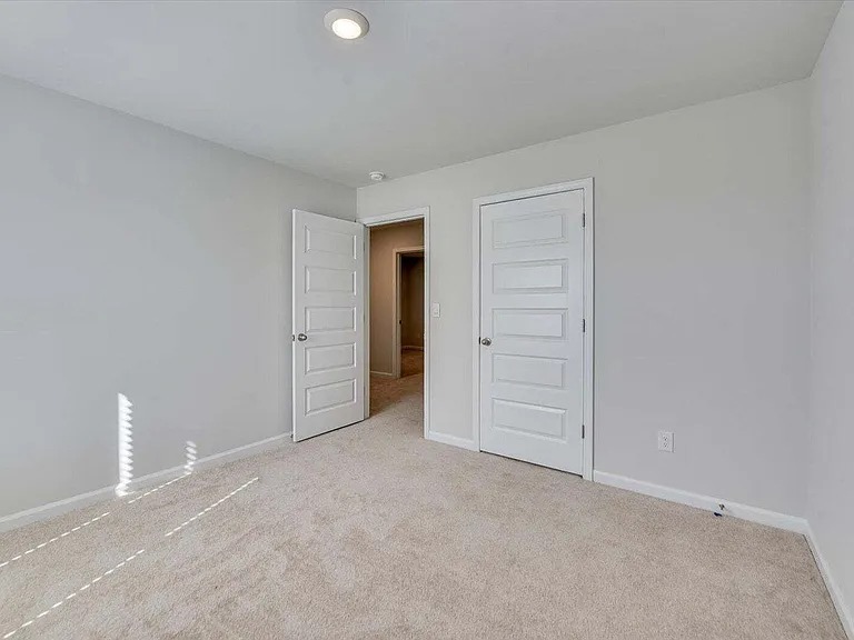 433 Whitby Ct — Photo 29