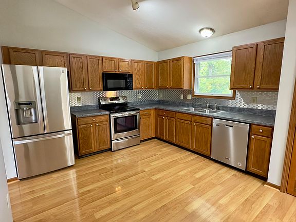 5th image of 406 Flat River St