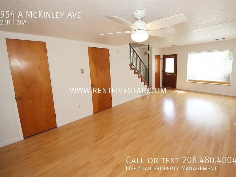 954A McKinley Ave — Photo 2