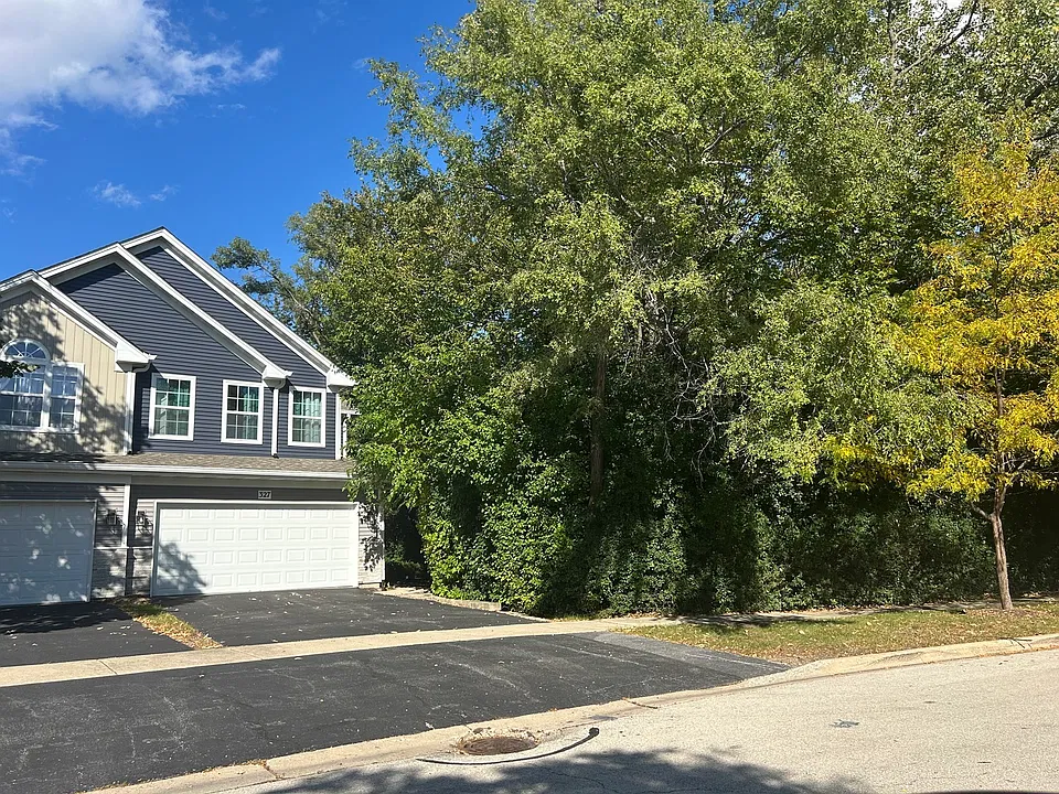 327 E Tall Oaks Ln