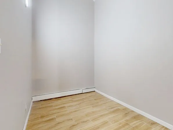 76-16 Grand Cent Parkway image 4 of 21