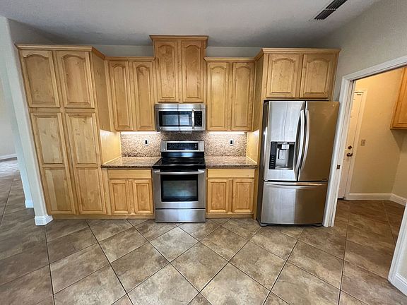 4th image of 5813 Andrea Ct