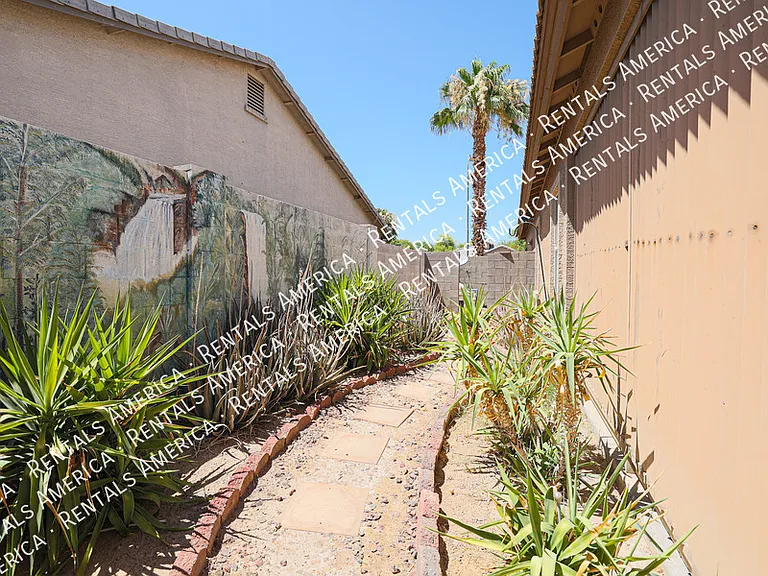 11925 W Jefferson St — Photo 36