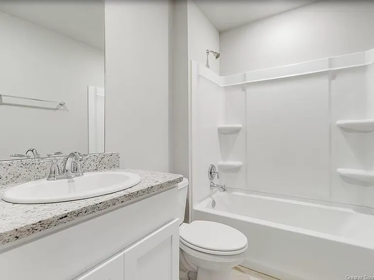 341 Sawyer — Photo 10