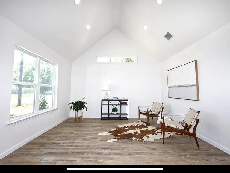821 Hale St — Photo 8