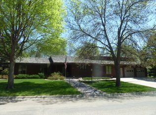 310 21st Ave NE, Jamestown, ND 58401