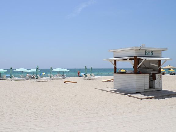 3rd image of 3700 Collins Ave #108