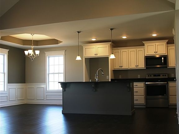 4th image of 346 Paige Ave
