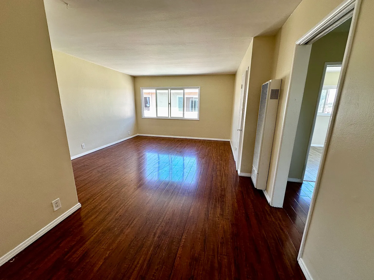 6813 San Luis Ave — Photo 2