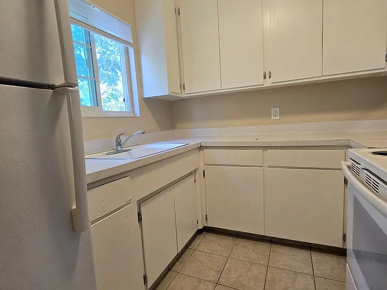 809 Malone Rd — Photo 3