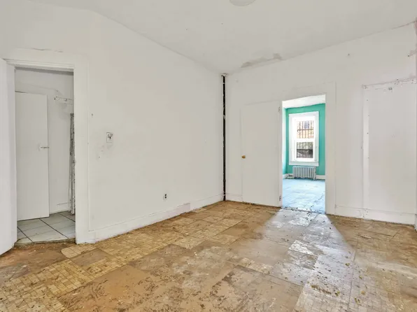 610 Ashford Street image 13 of 32