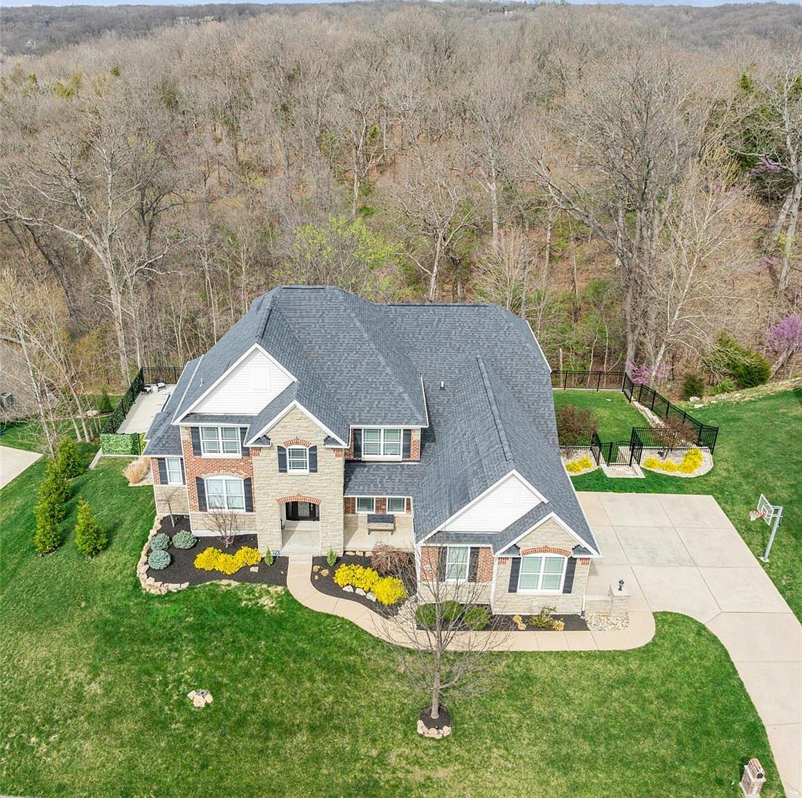 DESCENTE - Sady 17933 Homestead Bluffs Dr, Chesterfield, MO 63005 | Zillow