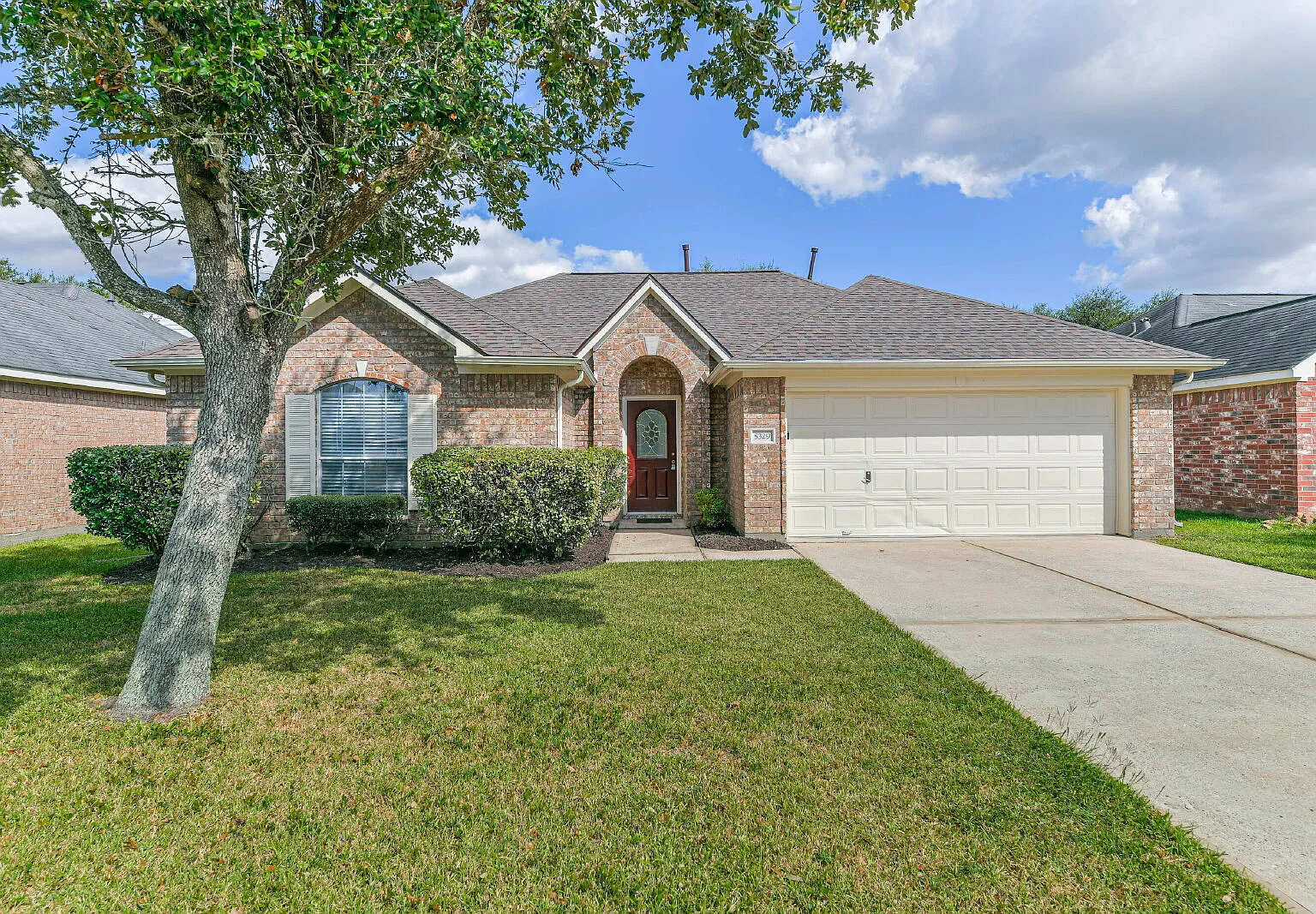 3 bed, 2.0 bath, 1541 sqft, $2,000 — Photo 1