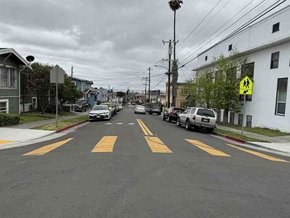 Exterior Neighborhood (street photo)