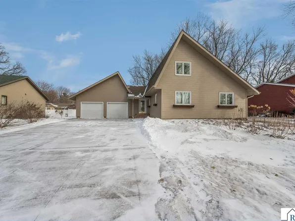 211 Tanglewood Ln, Blue Earth, MN 56013