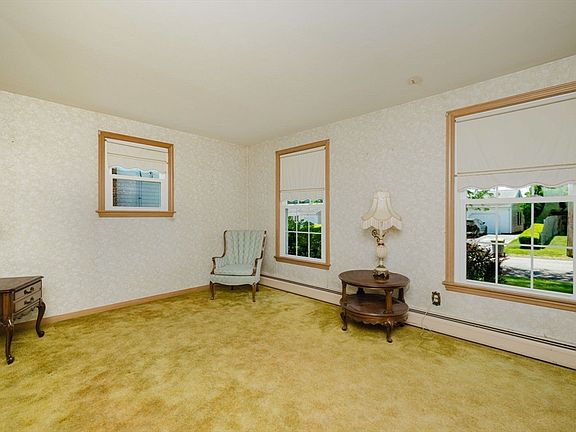 4th image of 80 Wellesley Dr